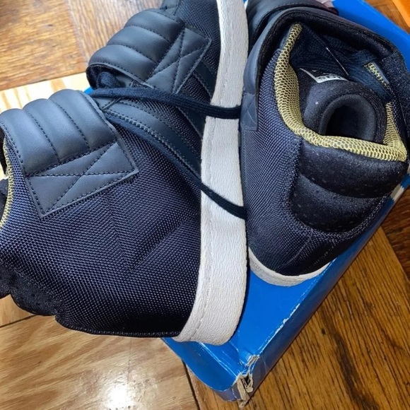 Adidas - Picture 3 of 6